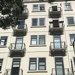 Luxury Part Of The - Modern With Airconditioning - Near Subway Lisbon