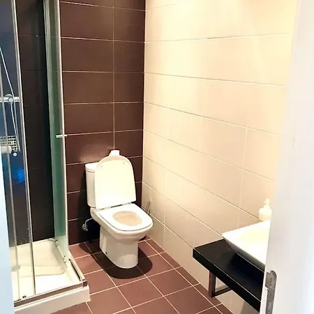 Luxury Part Of The - Modern With Airconditioning - Near Subway Apartment *