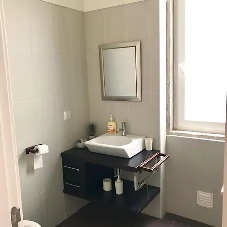 Luxury Part Of The - Modern With Airconditioning - Near Subway Apartment *